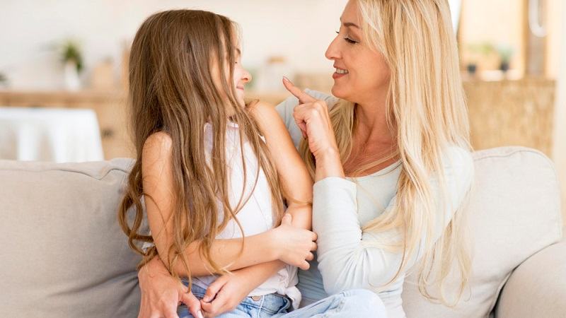 5 lucruri pe care sa nu i le spui niciodata fetei tale: greseli de comunicare care pot afecta increderea copilului